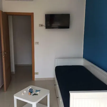 Blue Sky Apartment *